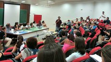 Durante apresentação de relatório da Fian e Cimi na UnB, participantes puderam fazer perguntas e relatar violações aos direitos indígenas. Imagem: Ivana Diniz/Consea