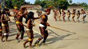 Pela Constituição de 1988, terras indígenas são definidas por determinados elementos que deverão estar presentes ali, e que devem ser confirmados por pesquisa, como usos, costumes e tradições, independentemente do reconhecimento formal. Imagem: Funai