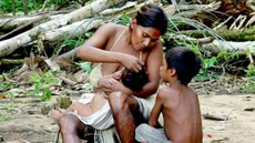 Sem cesta básica e água potável, mais de 200 crianças estariam com desnutrição em áreas como Kurusu Ambá (Coronel Sapucaia) e Pyelito Kuê (Iguatemi). Imagem: Reprodução "O Progresso"