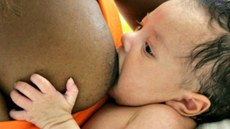 Para especialistas, garantia legal é fundamental para que mães consigam amamentar pelo menos até seis meses, conforme orientação da Organização Mundial da Saúde (OMS). Imagem: Ibfan Brasil
