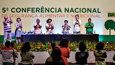 Exemplo de participação social: 5ª Conferência Nacional de Segurança Alimentar e Nutricional, em 2015, teve várias etapas e envolveu cerca de 30 mil brasileiros de todas as regiões do país, para reflexão e proposição de políticas e programas relacionadas ao direito humano à alimentação adequada e saudável (DHAA). Imagem: Consea