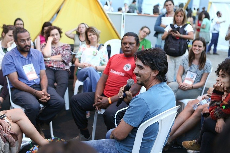 Oficina debate modelo de comercialização de alimentos com o apoio da comunidade.jpeg Oficina debate modelo de comercialização de alimentos com o apoio da comunidade.jpeg