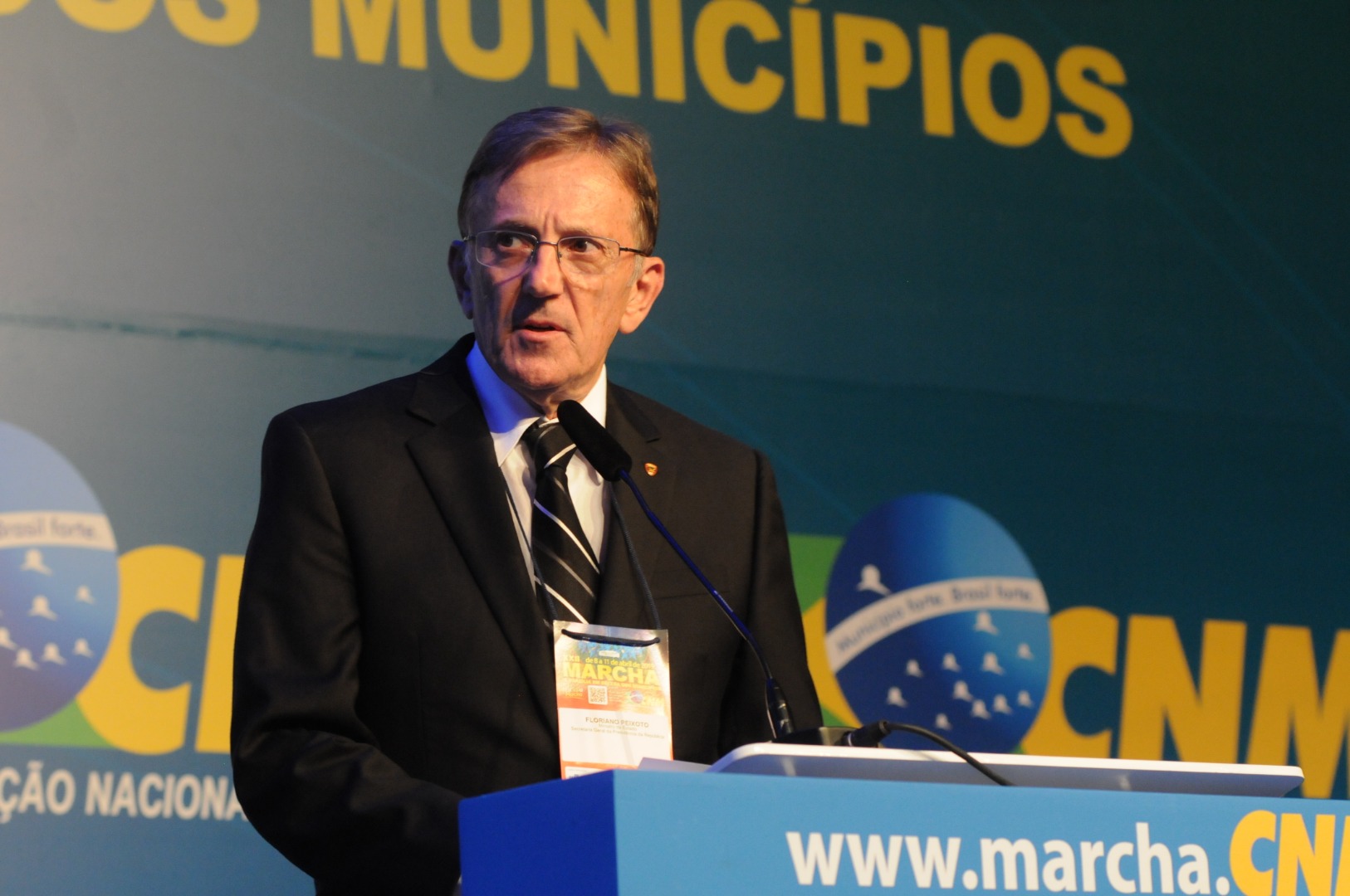 Min Floriano Peixoto Marcha Prefeitos.JPG