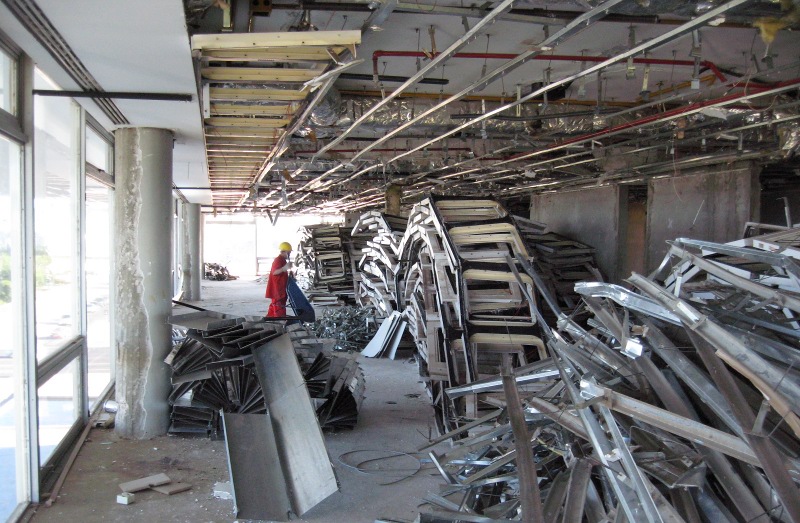 Retirada de estrutura de ventilação