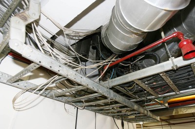 Detalhe de fiação e sistema de refrigeração