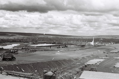 Instalação da pirmeira coluna do Palácio, 1958