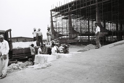 Trabalhadores na frente do Palácio, 1959