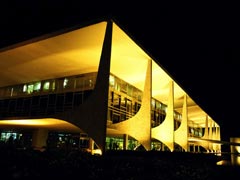 Fachada do Palácio à noite